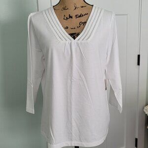 Ladies St Johns Bay V-neck White Shirt large New with Tag